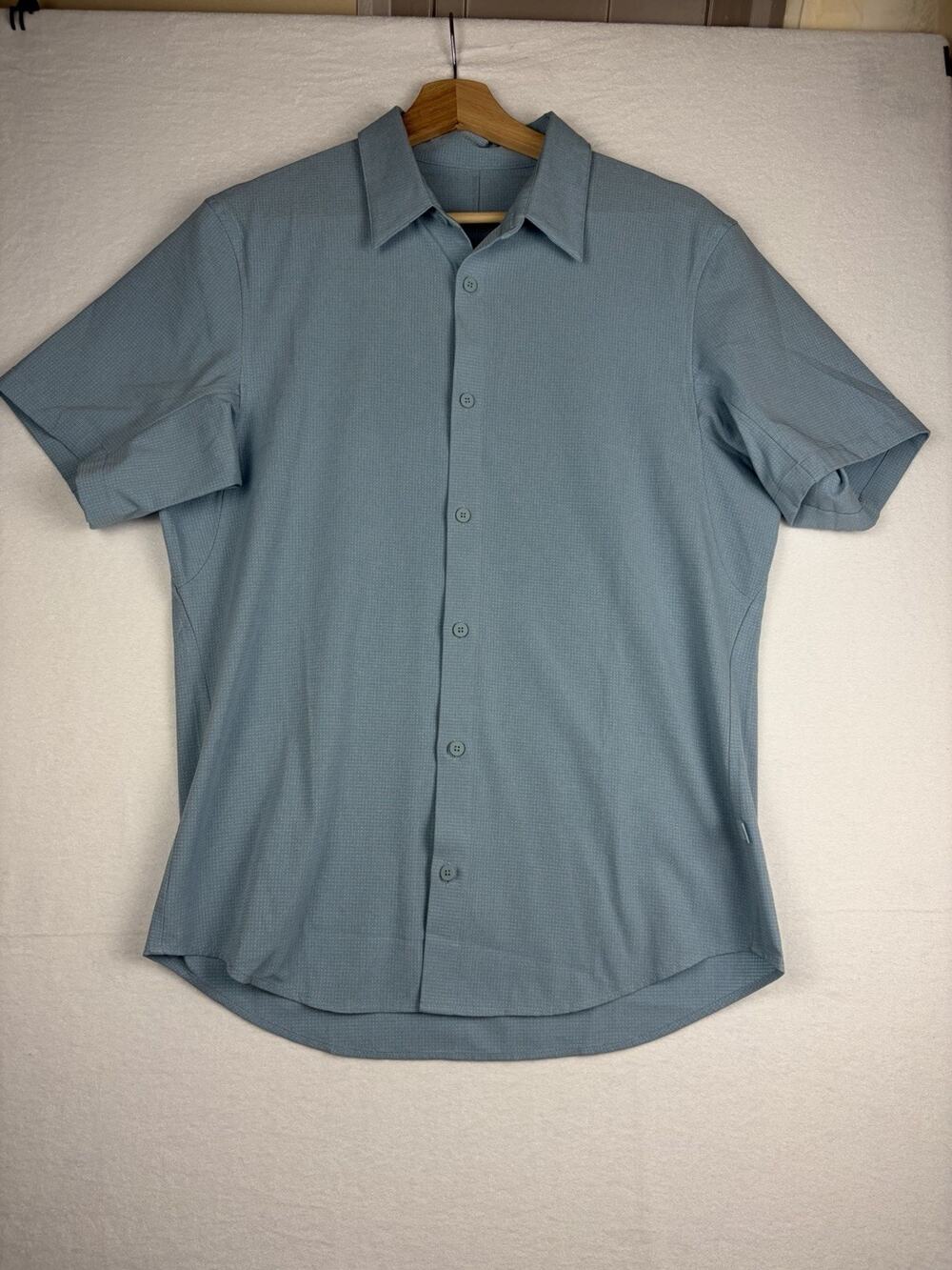 Lululemon Airing Easy Shirt Men’s M Blue Short Sleeve Button Up Performance